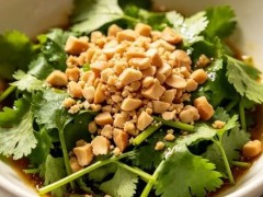 香菜是抗炎的一把好手，香菜虽好，这4类人请“管住嘴”！